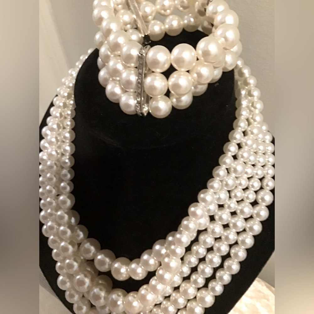 Beautiful pearls and braclet to match Barbie outfit😄🌺💕 - Picture 2 of 4